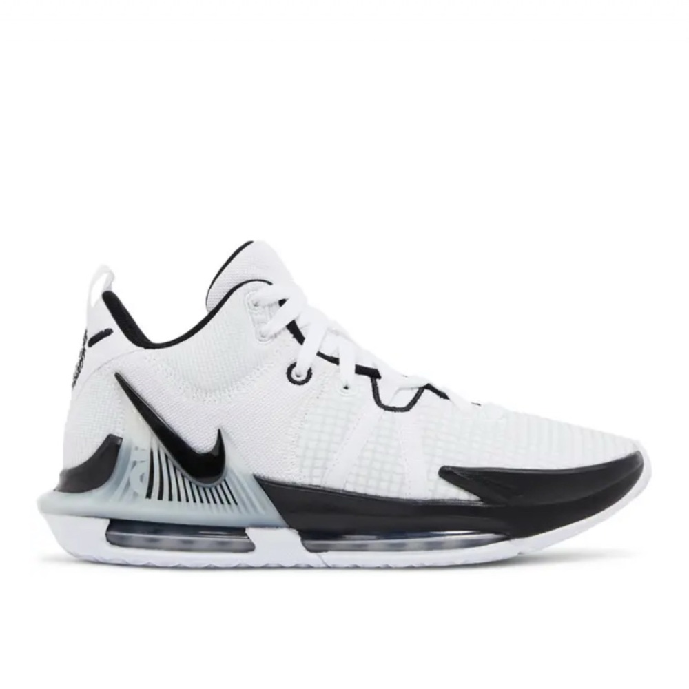Nike Men's White and Black Athletic Sneakers